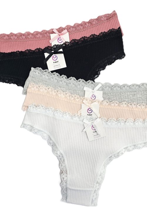 Brazilieni din bumbac cu dantelă pe margini.