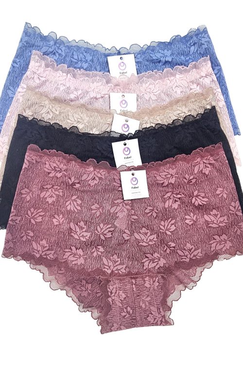 Chiloți din dantelă florală.