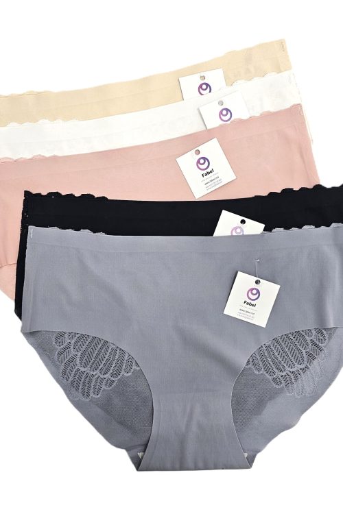 Chiloți de dantelă.