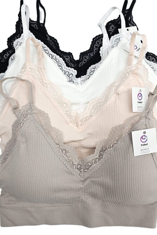 Top cu bretele subțiri si dantelă.