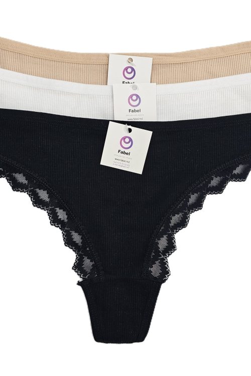 Tanga din bumbac cu dantelă pe margini.