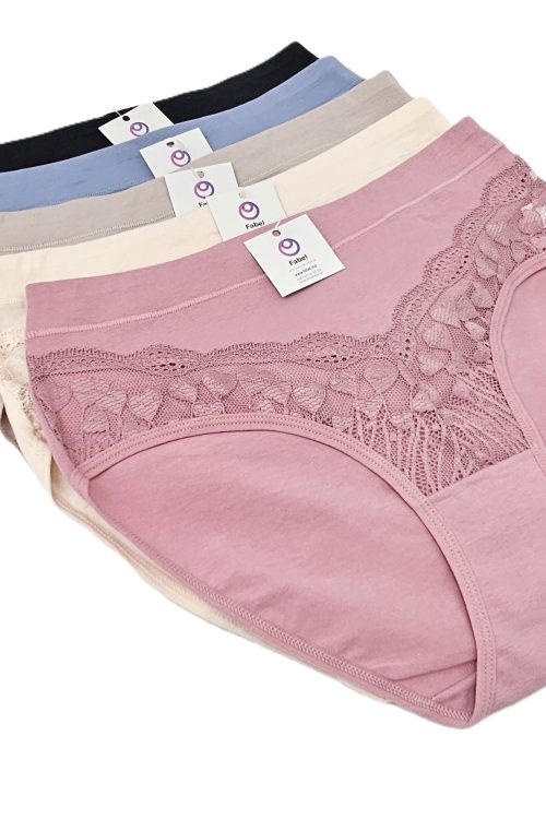 Chiloți clasici din bumbac cu dantelă in față și talie înaltă.