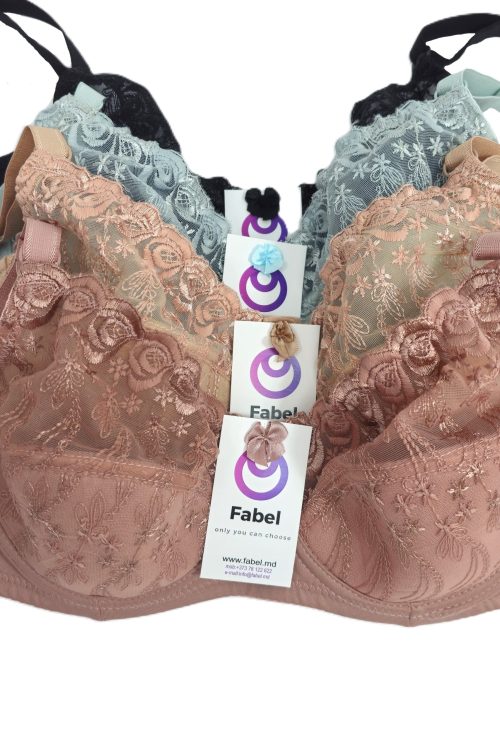 Sutien de dantelă, cu cupa moale, cu sârmă.